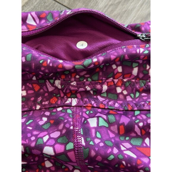 Lululemon Real Quick Crop Paradise Camo Multi / Regal Plum Size 4 EUC - Picture 4 of 4